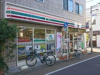 近くのセブンイレブン 学芸大学駅東店まで131m（徒歩2分）