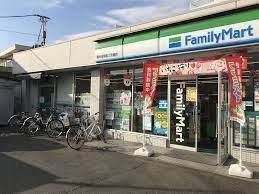 近くのファミリーマート 調布成城富士見橋店まで322m（徒歩5分）