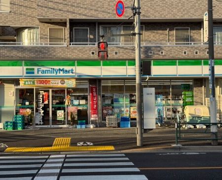 近くのファミリーマート 目黒柿の木坂店まで177m（徒歩3分）
