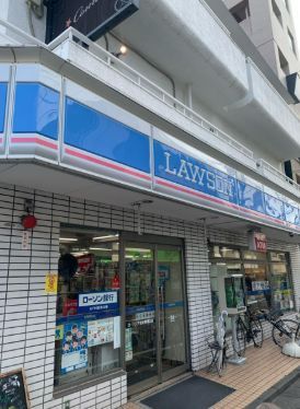 近くのローソン 下北沢駅西口店まで234m（徒歩3分）