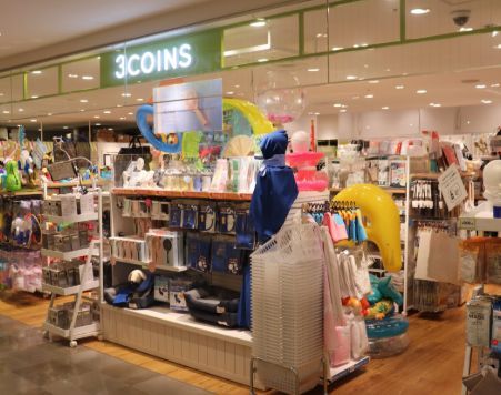 近くの3COINS ルミネ荻窪店まで764m（徒歩10分）