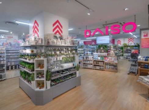 近くのDAISO サミット和泉店まで761m（徒歩10分）