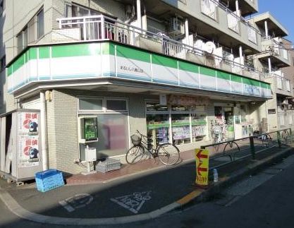 近くのファミリーマート まるいし八幡山店まで71m（徒歩1分）