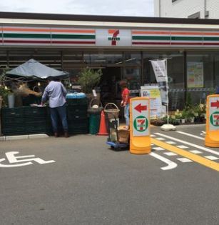 近くのセブンイレブン 世田谷弦巻1丁目店まで194m（徒歩3分）