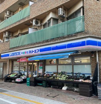 近くのローソン・スリーエフ 松陰神社駅前店まで85m（徒歩2分）