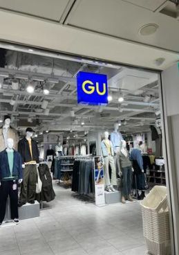 近くのGU(ジーユー) 青葉台東急スクエア店まで302m（徒歩4分）