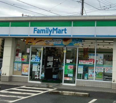 近くのファミリーマート 小浦駒井町一丁目店まで349m（徒歩5分）