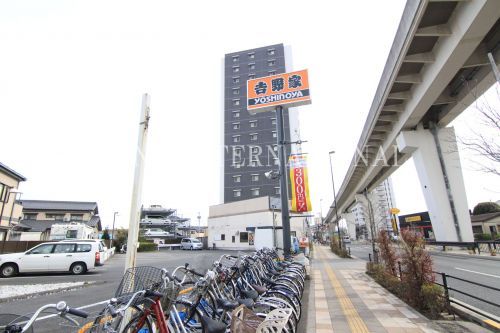 近くの吉野家尾久橋通り舎人店まで651m(徒歩9分)