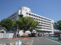近くの小田原市役所まで777m（徒歩10分）