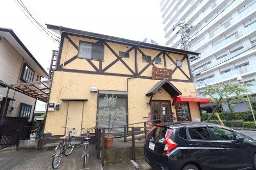 近くの飲食店まで133m（徒歩2分）