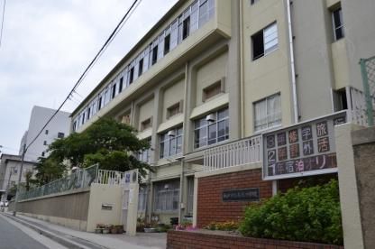 近くの神戸市立鷹取中学校まで722m（徒歩10分）