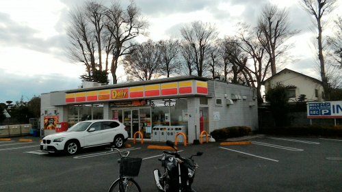 近くのデイリーヤマザキまで151m（徒歩2分）