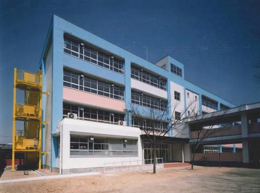 近くの門真市立第四中学校まで874m（徒歩11分）
