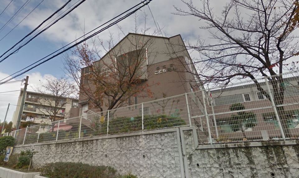 近くの東豊中図書館まで768m（徒歩10分）