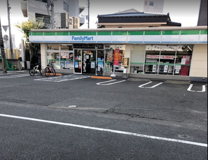 近くのファミリーマート岡山大供二丁目店まで37m（徒歩1分）