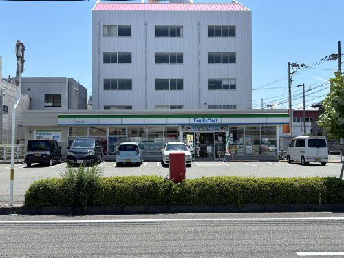 近くのファミリーマート 徳島山城西店まで747m(徒歩10分)