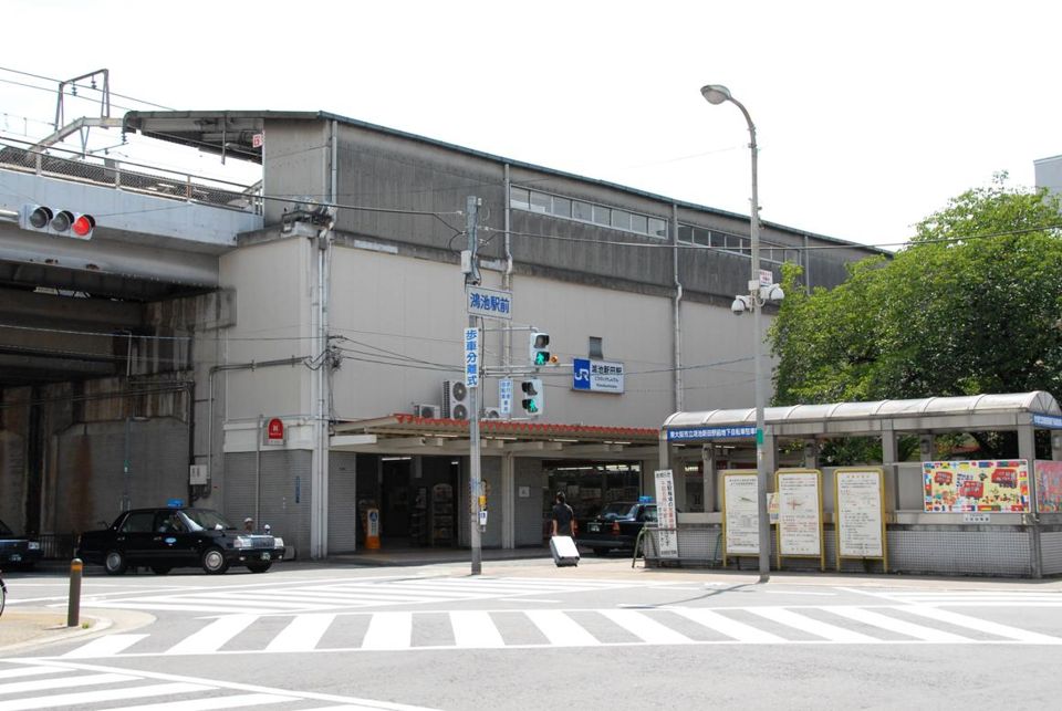 近くの鴻池新田駅まで919m（徒歩12分）