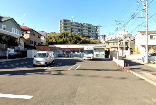 近くのコンビニまで660m（徒歩9分）