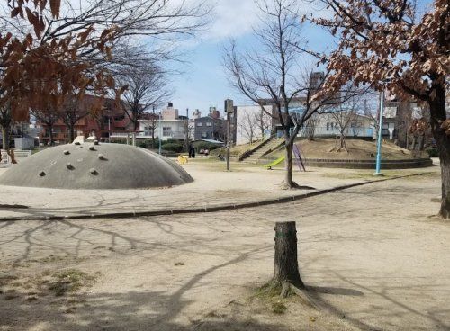 近くの豊里中央公園まで376m（徒歩5分）