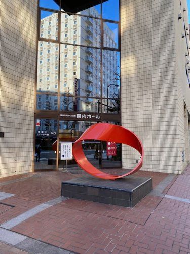 近くの市民文化会館関内ホールまで1,112m（徒歩14分）