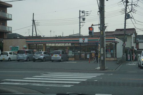 近くのコンビニまで839m（徒歩11分）