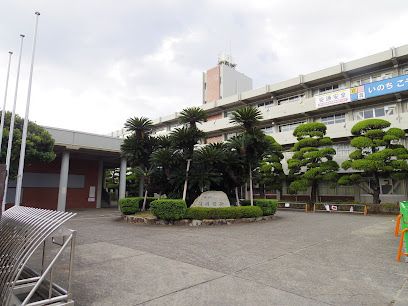 近くの多度津高等学校まで1,194m（徒歩15分）