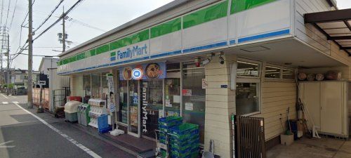 近くのファミリーマート 中島一丁目店まで182m(徒歩3分)