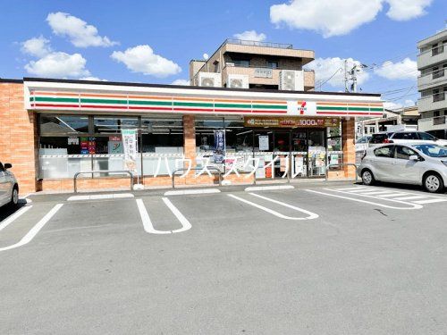 近くのコンビニまで2,160m（徒歩27分）