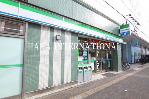 近くのファミリーマート 南篠崎町二丁目店まで689m（徒歩9分）