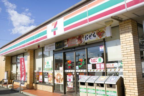 近くのコンビニまで462m（徒歩6分）