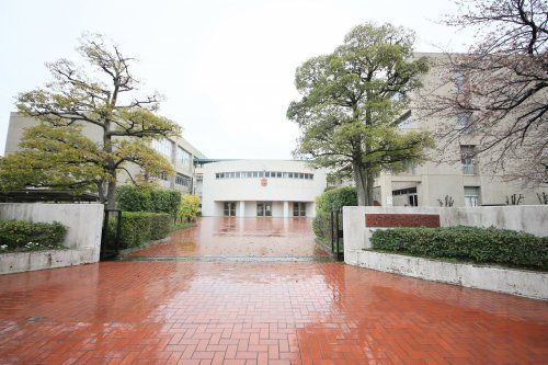 近くの中学校まで1,007m（徒歩13分）