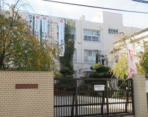 近くの大阪市立茨田中学校まで1,099m(徒歩14分)