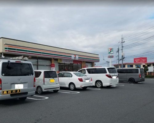 近くのコンビニまで315m（徒歩4分）