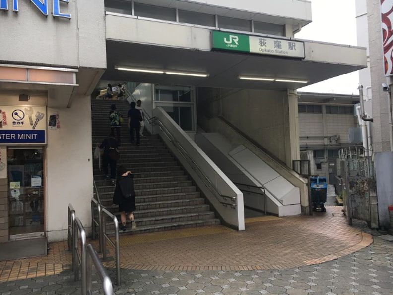 近くの荻窪駅まで416m（徒歩6分）