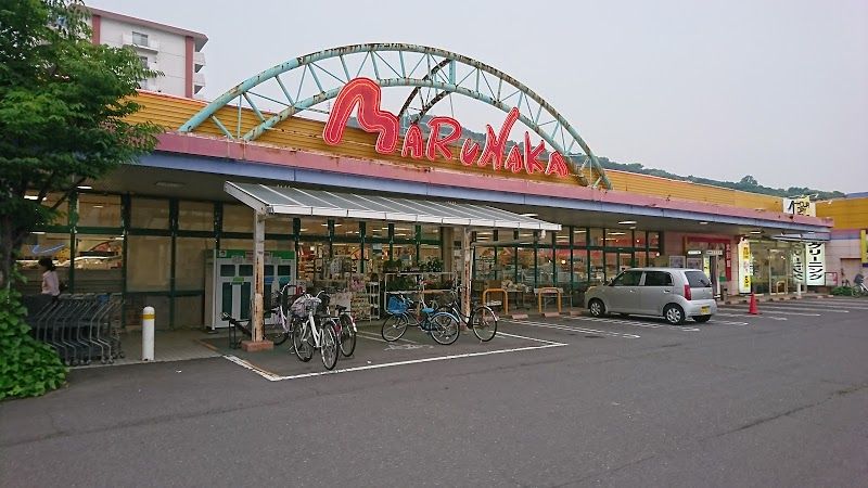 近くのマルナカ 郷東店まで517m(徒歩7分)