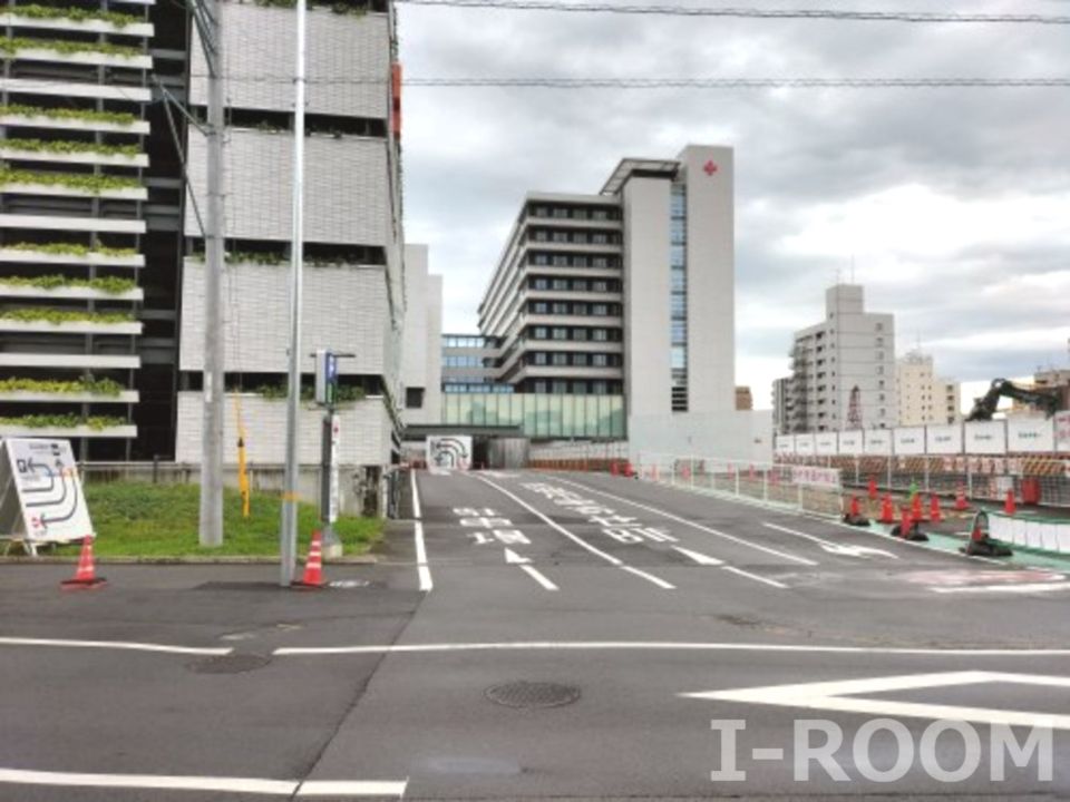 近くの松山赤十字病院まで300m（徒歩4分）