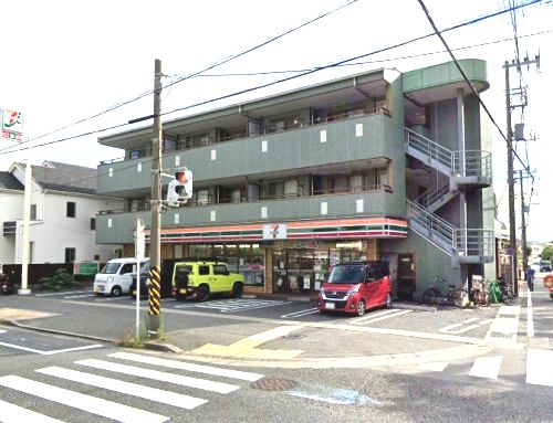 近くのセブンイレブン 平塚虹ケ浜店まで962m（徒歩13分）