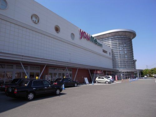 近くのゆめタウンサンピアンまで6,633m（徒歩83分）