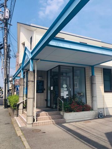 近くの出町内科まで5,324m（徒歩67分）