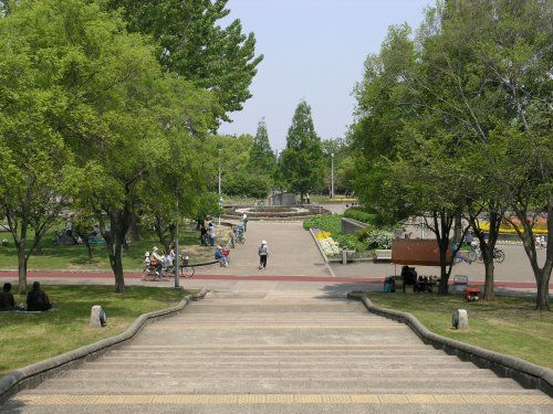 近くの久宝寺緑地まで837m(徒歩11分)