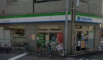 近くのファミリーマート 大国三丁目店まで383m（徒歩5分）