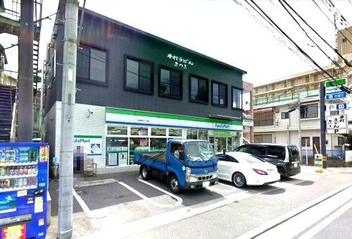 近くのファミリーマート小向西町一丁目店まで206m(徒歩3分)
