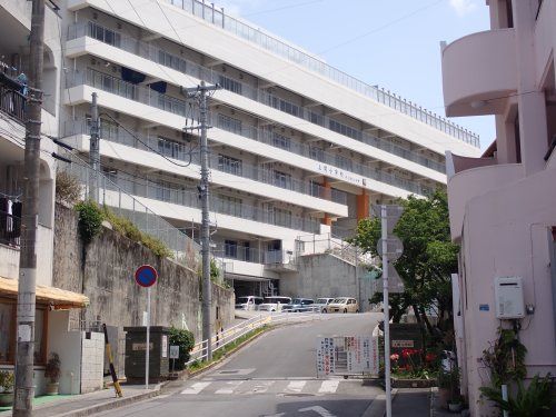 近くの那覇市立上間小学校まで415m(徒歩6分)