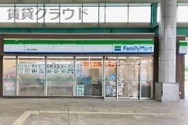 近くのコンビニまで731m（徒歩10分）