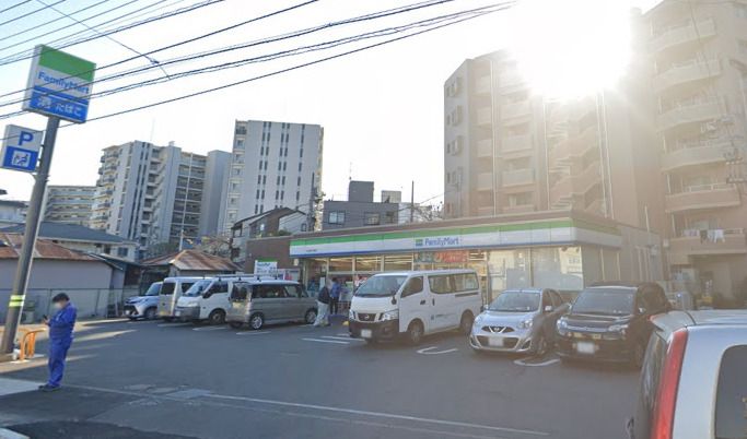 近くのコンビニまで6m（徒歩1分）