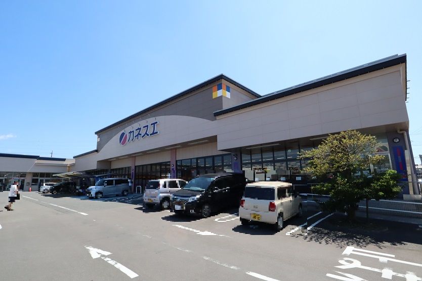 近くのカネスエ 瀬部店まで1,102m（徒歩14分）