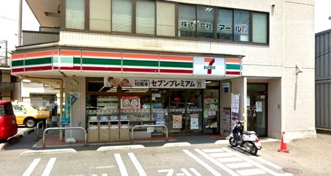 近くのセブン‐イレブン 横浜坂本町店まで679m（徒歩9分）