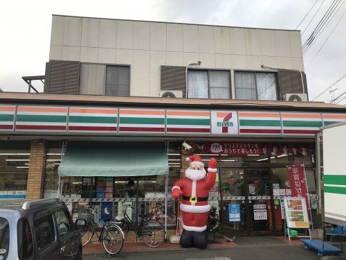 近くのコンビニまで1,600m（徒歩20分）