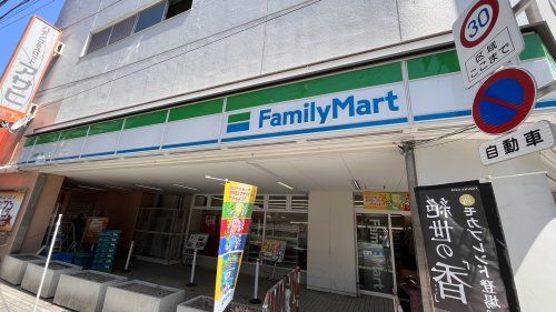 近くのコンビニまで958m（徒歩12分）