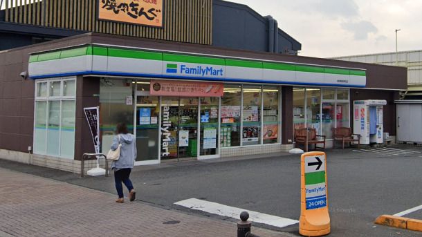 近くのコンビニまで226m（徒歩3分）